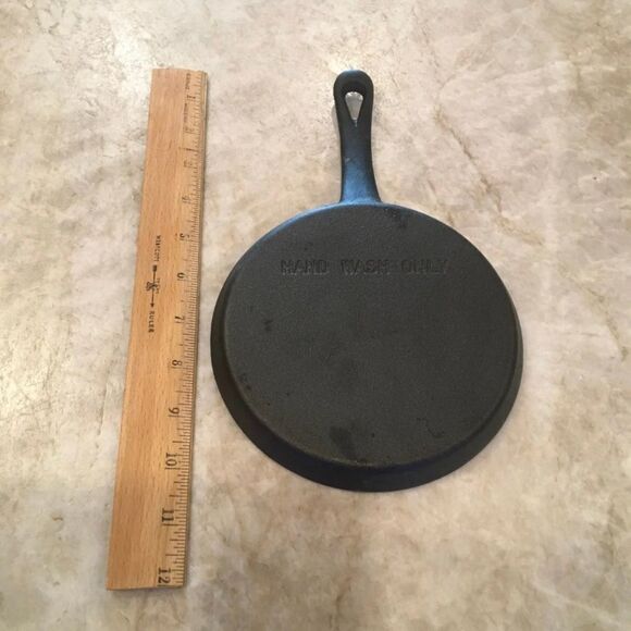 Mini Cast Iron Skillet - Picture 3 of 3
